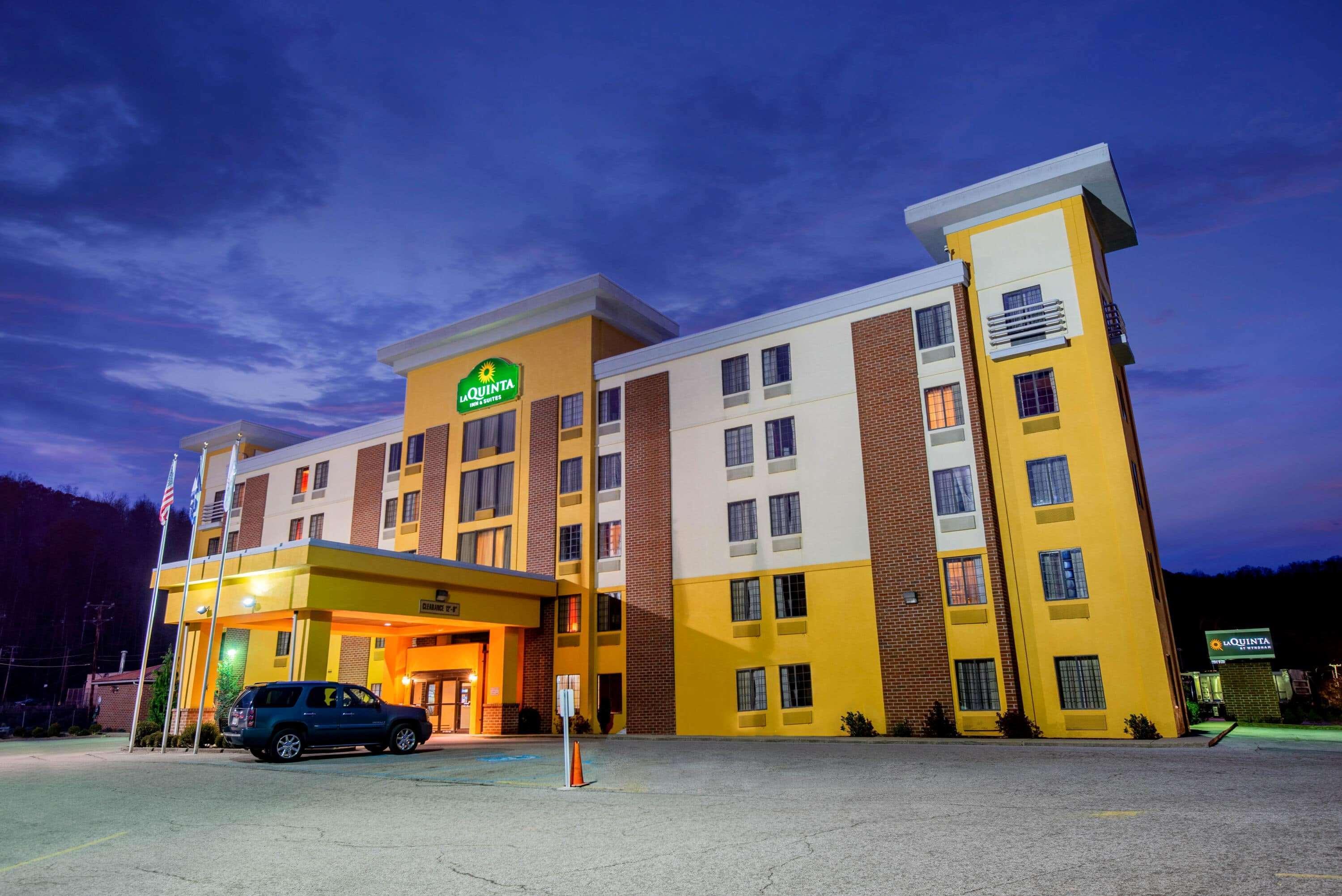 La Quinta By Wyndham Elkview - Charleston Ne Hotel Exterior photo
