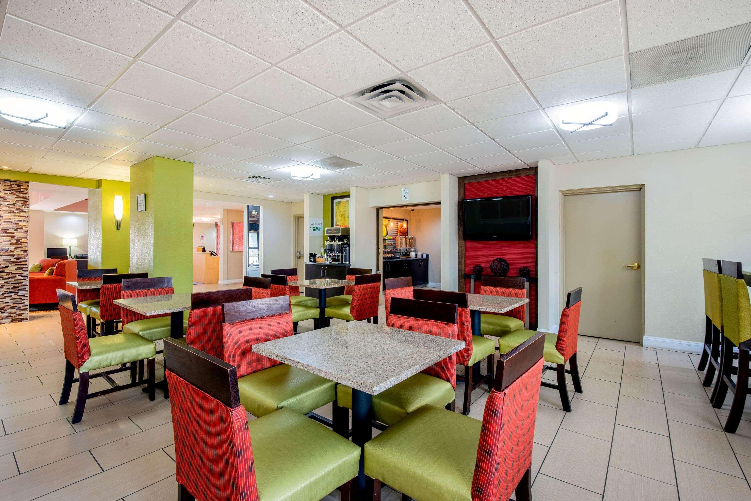 La Quinta By Wyndham Elkview - Charleston Ne Hotel Exterior photo