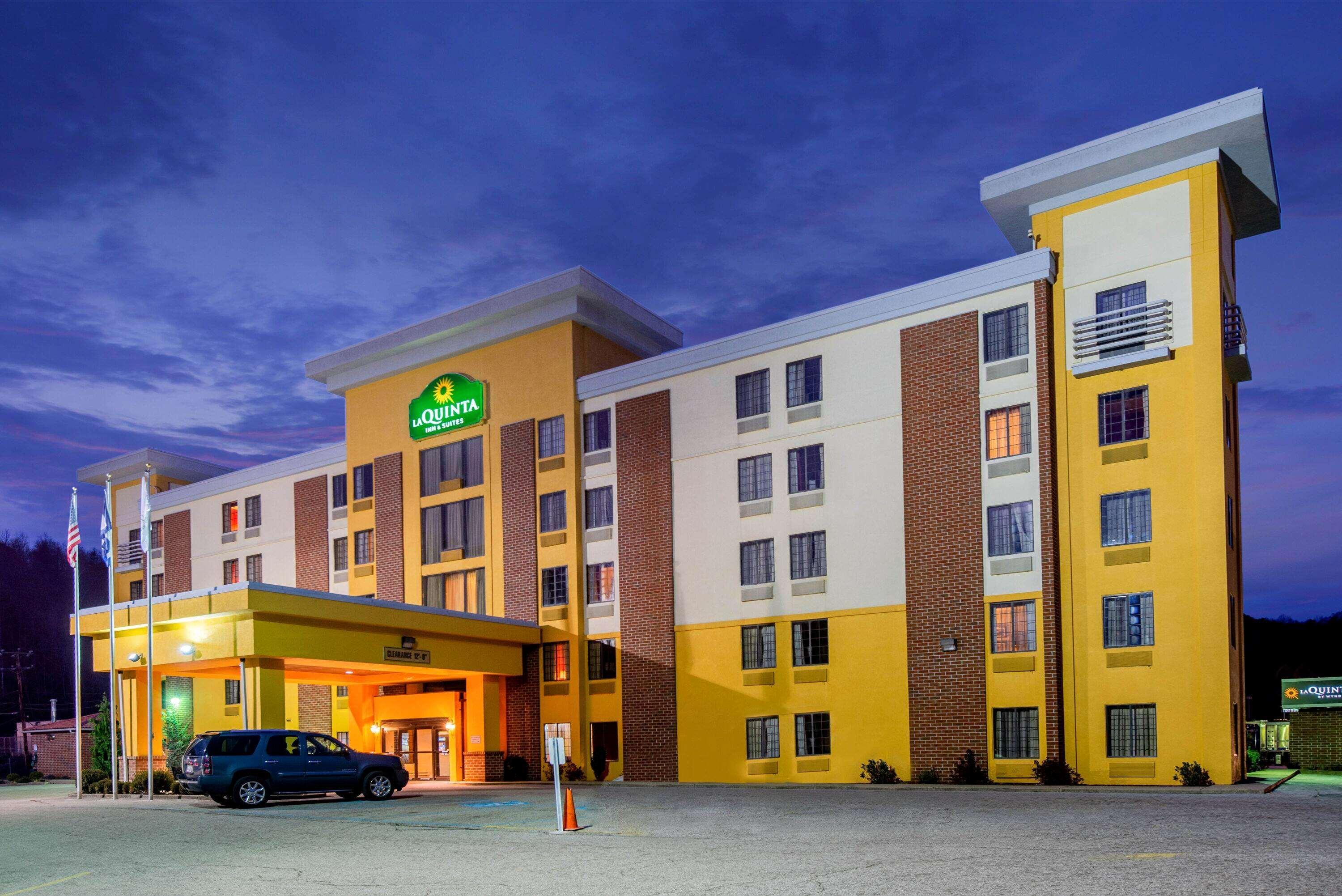 La Quinta By Wyndham Elkview - Charleston Ne Hotel Exterior photo