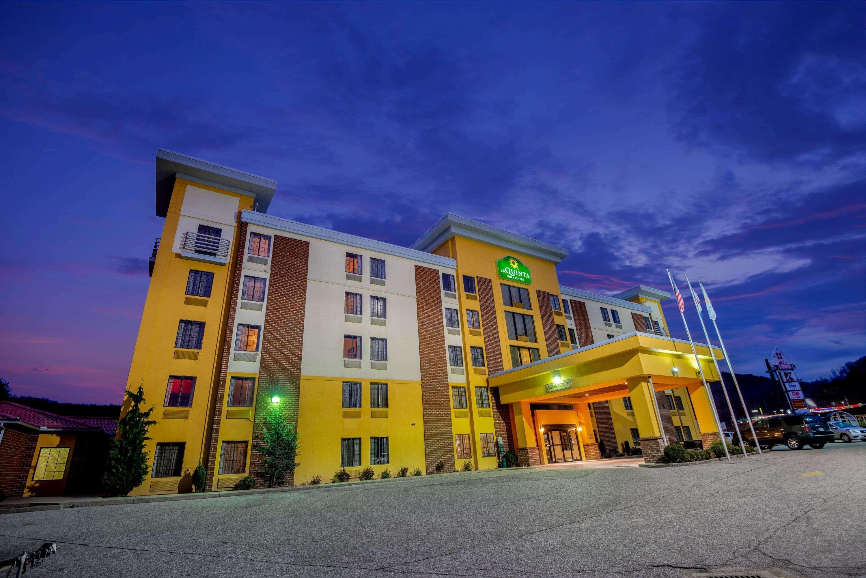 La Quinta By Wyndham Elkview - Charleston Ne Hotel Exterior photo