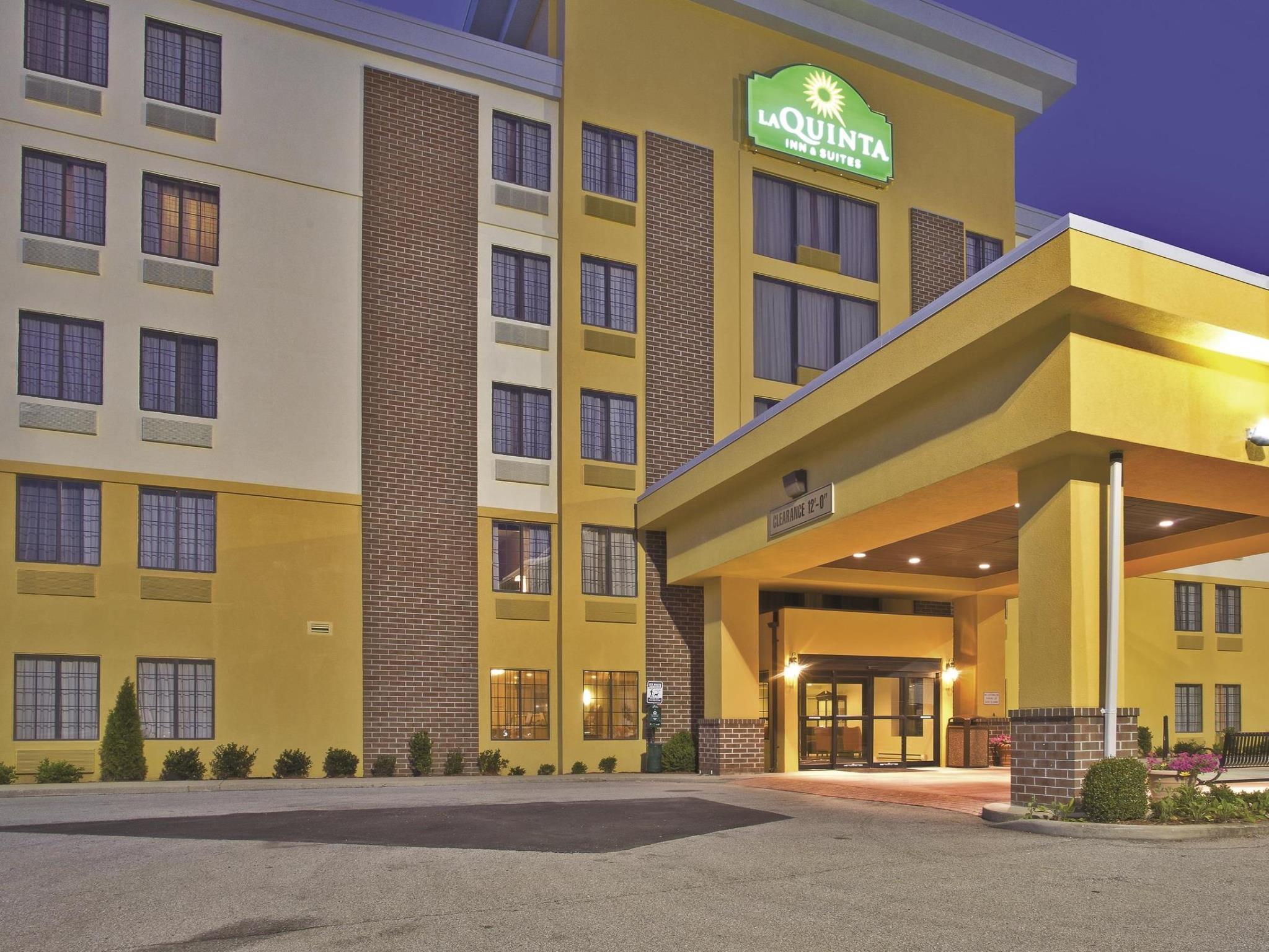 La Quinta By Wyndham Elkview - Charleston Ne Hotel Exterior photo