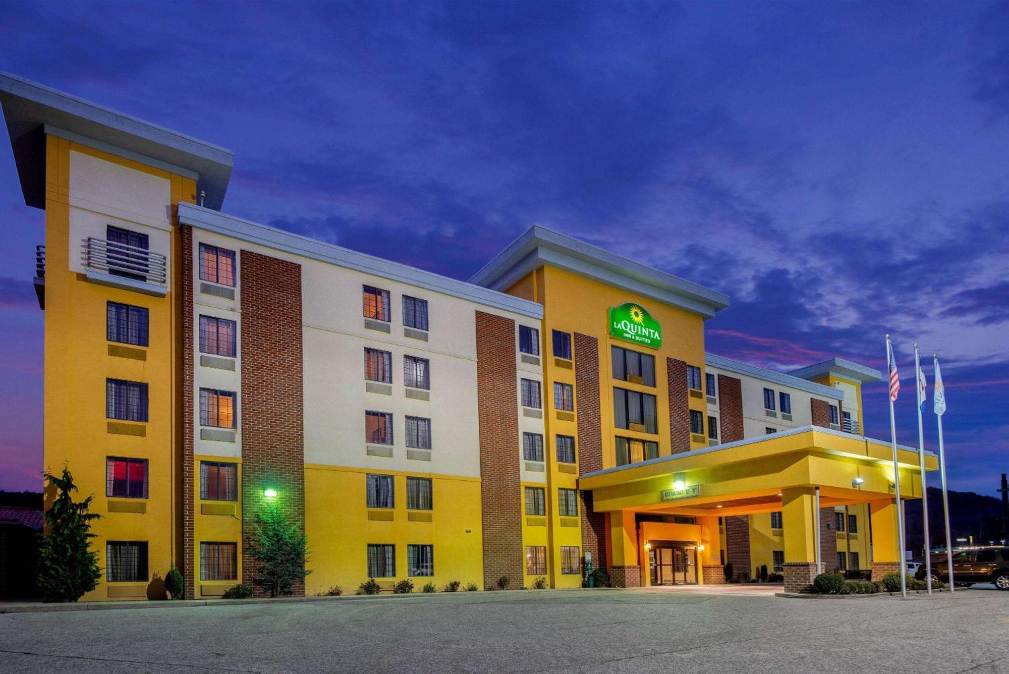La Quinta By Wyndham Elkview - Charleston Ne Hotel Exterior photo